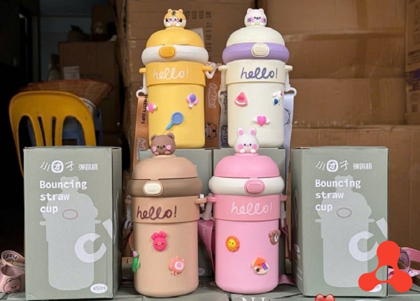 BÌNH NƯỚC THỦY TINH HÌNH GẤU, THỎ, HỔ, MÈO 450ML KÈM DÂY ĐEO