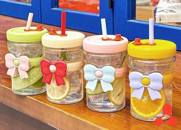 CỐC THUỶ TINH BỌC NƠ KÈM ỐNG HÚT 450ML (T68)