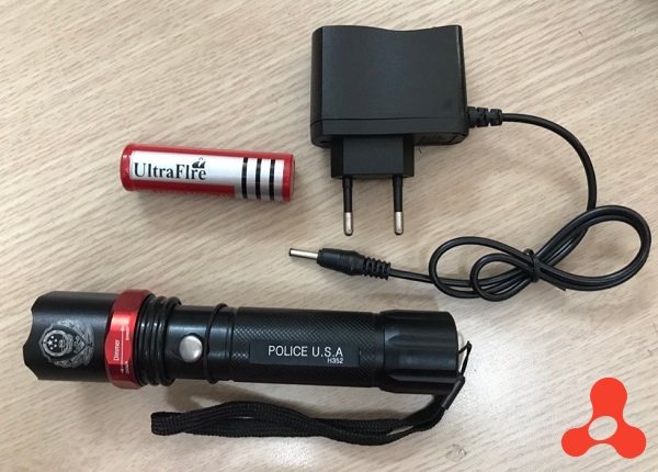 ĐÈN PIN LED SIÊU SÁNG POLICE USA FULL BOX
