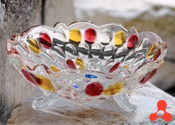 ĐĨA THỦY TINH MÀU ĐỎ 3 CHÂN 24CM