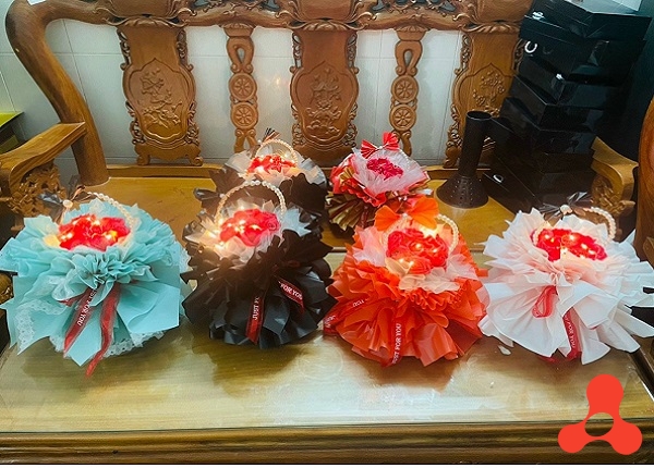 GIỎ HOA HỒNG QUÀ TẶNG KÈM LED