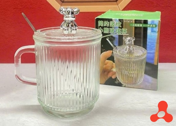 LY THỦY TINH VÂN SỌC 500ML NẮP GẤU KÈM MUỖNG (T72)