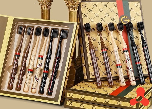 SET 6 BÀN CHẢI ĐÁNH RĂNG LÔNG MỀM KÈM HỘP SANG CHẢNH